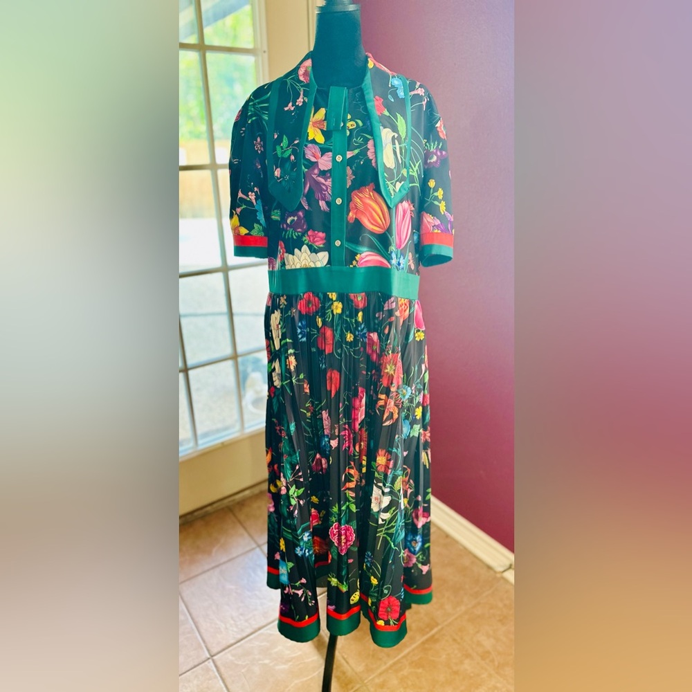 Elegant Floral Maxi Dress with Black and Green
